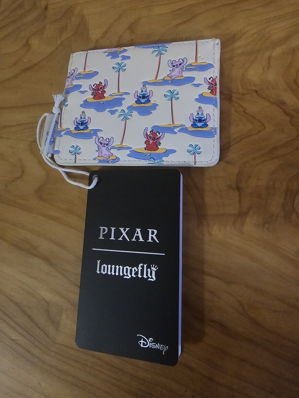 Disney Loungefly Stitch & Angel Card Holder - White Tropical Print - Picture 3 of 5
